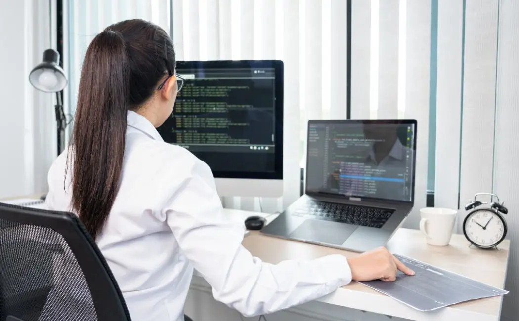 Jak ChatGPT może pomóc programistom w naukę nowych technologii i języków programowania