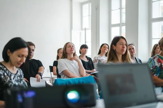 Jak wygląda kurs na podesty ruchome? - kompletny przewodnik