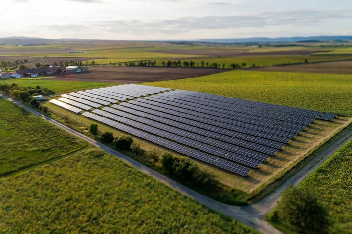 Serwis farm fotowoltaicznych – jak zadbać o bezpieczeństwo i wydajność instalacji?