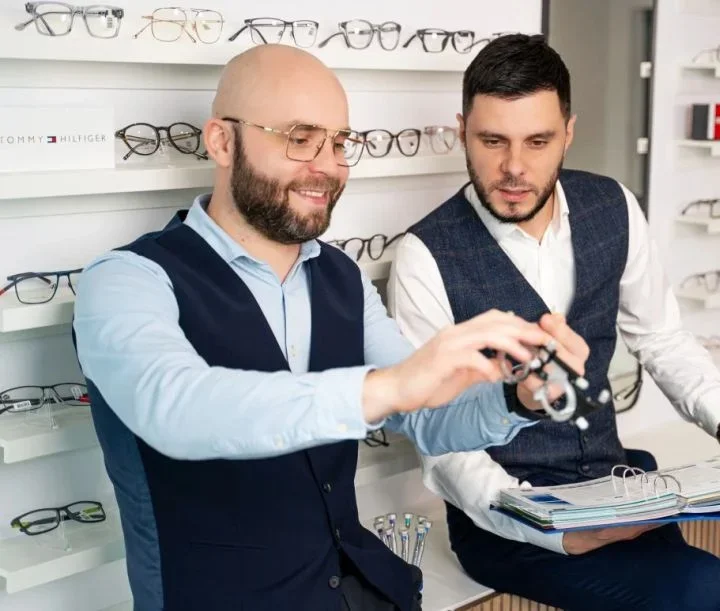 Profesjonalne okulary korekcyjne dostępne lokalnie – dlaczego warto odwiedzić Lookeye?