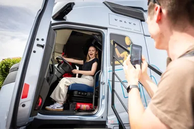 Obraz do artykułu: Półmetek Volvo For Safety za nami – już niemal 62 tys. osób odwiedziło miasteczko bezpieczeństwa