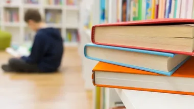 Od domów z lodu po słomiane chaty. Dzieci ruszyły w świat książką