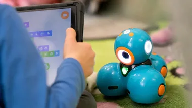 Dash i Dot rozkręcili w bibliotece pierwszą lekcję kodowania