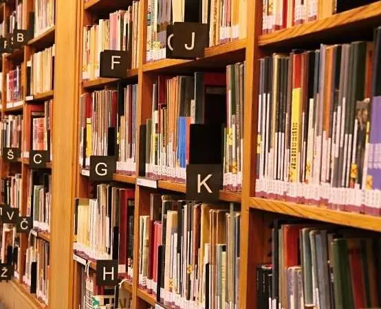Dyskusyjny Klub Książki w bibliotece: poezja Pawlikowskiej i dziennik Groena poruszyły rozmowę