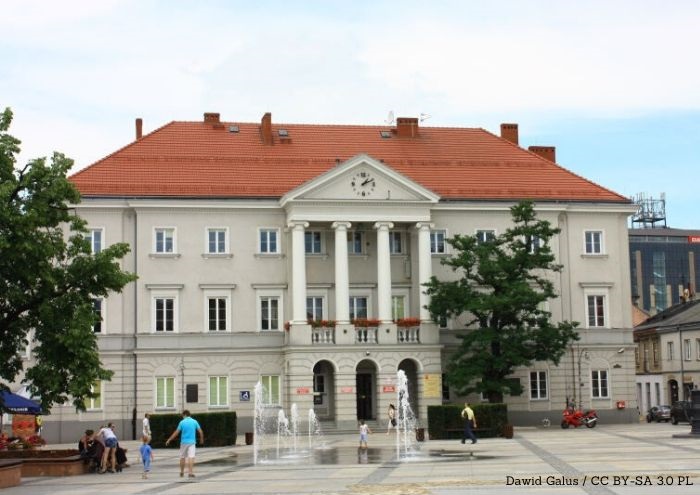 Starostwo Kielce: Dofinansowanie na zakup nowego wozu dla OSP w Łopusznie 
