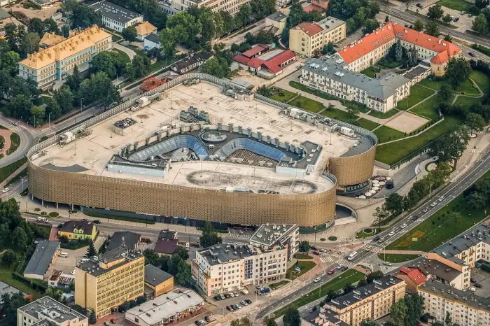 Hołd ofiarom pogromu kieleckiego: Wicestarosta i zarząd powiatu złożyli wieńce na Plantach