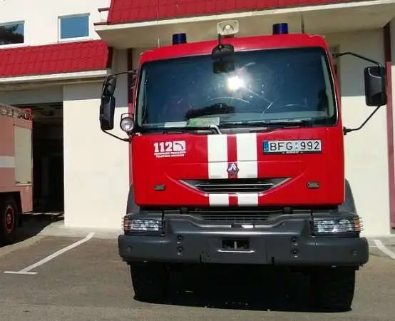 Groźny wypadek w Sadkowie z udziałem Toyoty i Volkswagena Transportera