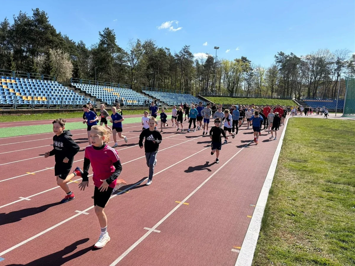 Grafika promocyjna wydarzenia Czwartki Lekkoatletyczne