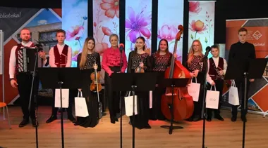 Kobieta w literaturze i sztuce - malarstwo, poezja i muzyka w bibliotece Kielc