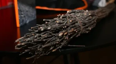 Łysa góra - uczniowie z Dębskiej Woli odkryli świętokrzyskie legendy i zrobili talizmany