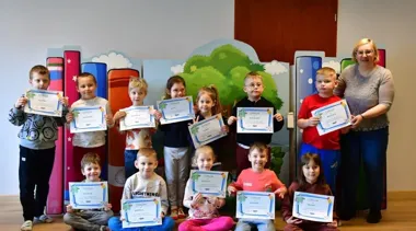 Kielce uczą empatii przez zabawę - dzieci budowały most przyjaźni