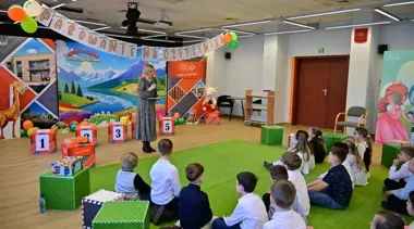 21 pierwszaków z Kielc pasowanych na czytelnika w Wojewódzkiej Bibliotece - książkowy start dla „Dziewiętnastki”