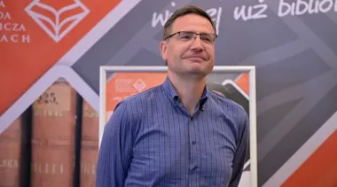 Poranna kawa z Pawłem Beręsewiczem rozruszała młodych czytelników w Kielcach