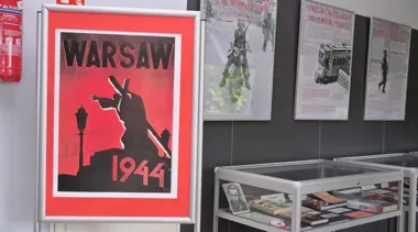 Sierpień w Kielcach przypomina o Powstaniu Warszawskim - pamięć w bibliotece.
