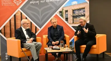 Włostowski pałac wrócił w rozmowie o pamięci, wojnie i ludziach