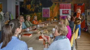 Dwie książki, dwa nastroje. DKK zestawił dramat Scout z historiami jamników