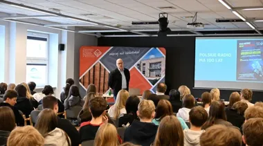 Młodzież w Kielcach dotknęła historii radia i zobaczyła dawne studio