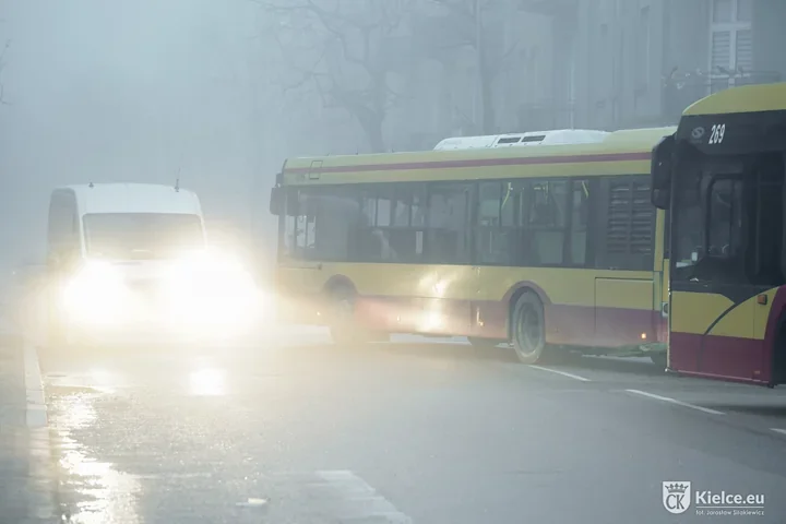Gęsta mgła w Kielcach. Widoczność może spaść poniżej 200 metrów