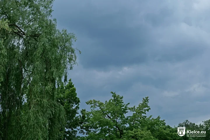 Burze z gradem i wiatrem do 110 km/h. IMGW ostrzega Kielce