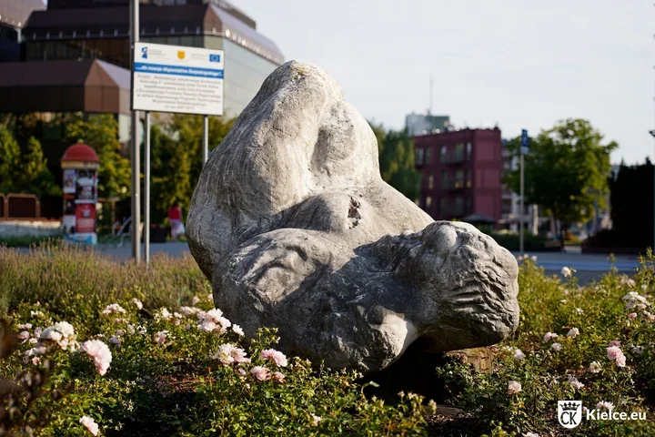 Osiem rzeźb z kieleckich parków odzyska dawny blask