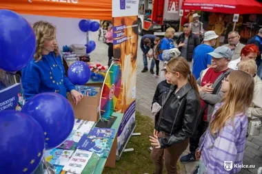 Piknik w centrum Kielc połączył świętowanie z lekcją o Unii