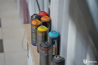 Graffiti zamiast grzecznych obrazków. Warsztaty dla dzieci w Kielcach