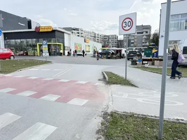 Barwinek szykuje objazdy. KD2 zniknie z ruchu, a parking przy Biedronce będzie trudniej dostępny