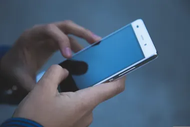 Dwa bezpłatne telefony wsparcia działają całą dobę. Rusza kampania