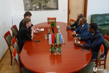 W Kielcach rozmowy z Rwandą wchodzą na nowy poziom