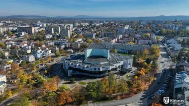 Malarstwo, grafika i szansa na wyjazd. Nowe zajęcia dla młodzieży w Kielcach