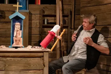 W „Kubusiu” świętokrzyska gwara i drewniane świątki budzą teatr dla dorosłych