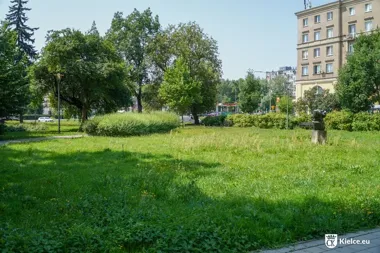 Kolorowe donice zamiast ciężkiego sprzętu. Nowy plan dla Skweru Wolontariuszy