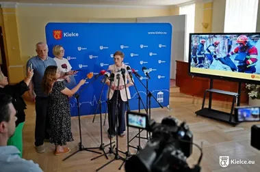 Winnica wycofuje prośbę o autobusy. Spór znika z kieleckiej sesji