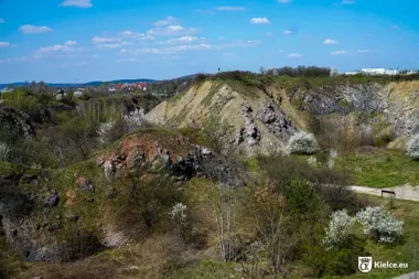 Wietrznia zaskakuje na każdym kroku. Tu spacer prowadzi przez dawne morze