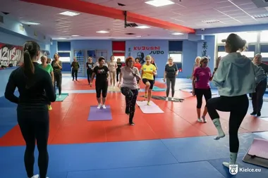 Seniorzy wracają do ruchu – w Hali Legionów znów zabrzmiały pierwsze kroki