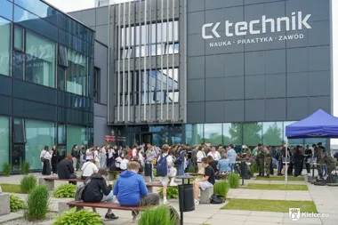 Zawodowe Piątki ruszyły w Kielcach. Uczniowie sprawdzają zawody od środka