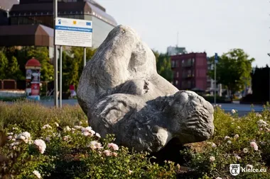 Osiem rzeźb z kieleckich parków odzyska dawny blask