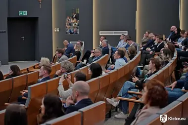 W Kielcach trwa debata o ulicach przyszłości. Eksperci stawiają na klimat i dane