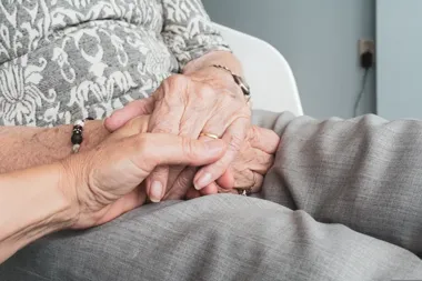Sąsiedzka pomoc i opieka na odległość dla seniorów w Kielcach