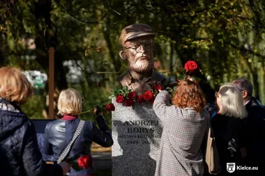 Andrzej Borys ma swoje popiersie w kieleckiej Alei Sław