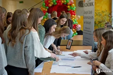 Uczniowie dostaną 6 tysięcy złotych na pomysły, które zmienią ich szkoły