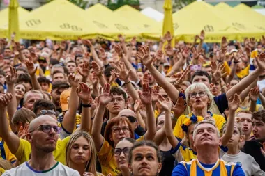 Złoto wróciło do Kielc. Kibice w żółto-biało-niebieskich barwach przejęli Rynek