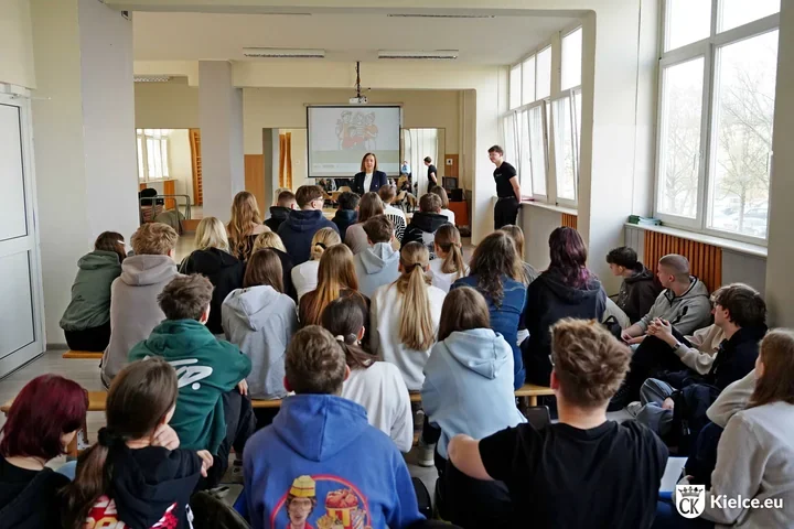 Uczniowie trzech szkół w Kielcach otrzymali 6 000 zł na szkolny Młodzieżowy Budżet Obywatelski