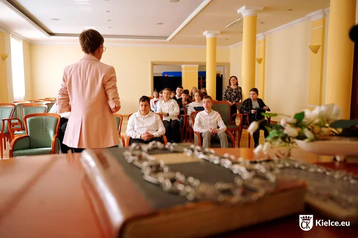 Szóstoklasiści z Kielc zobaczyli ratusz od środka i poznali samorząd