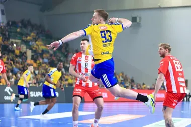 Industria wygrała z Ostrovią w Hali Legionów – mecz z oprawą Dnia Kobiet