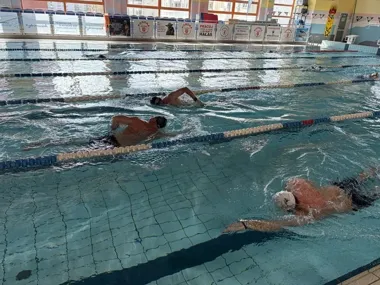 Młodzi pływacy rozgrzali Jurajską. Turniej Pięciu Pływalni nabiera tempa