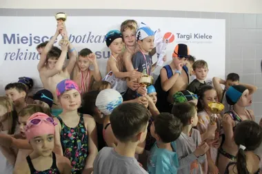 Najmłodsi pływacy zamknęli kielckie mistrzostwa mocnym szkolnym finiszem