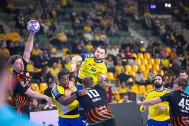 Strefa kibica przed Halą Legionów. Industria gra o półfinał