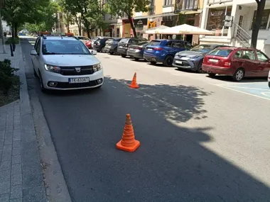 Zapadlisko na Paderewskiego wymusza zwężenie. Ulica zostaje przejezdna
