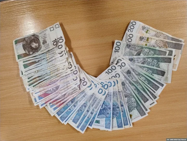 Sekundy nieuwagi przy kasie - niemal 2 000 zł skradziono i odzyskano